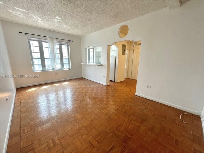 Photo - 901 Collins Ave Unidad 109