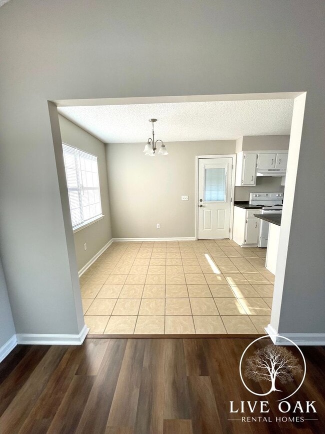 Photo - 619 Sabreena Cir