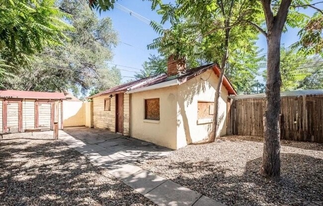 Building Photo - Charming 3 bed 1 bath house in Pueblo | $1600