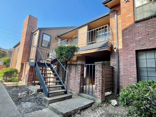 Building Photo - 4803 Hamilton Wolfe