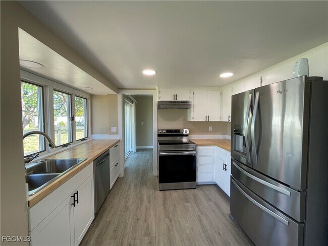 Photo - 253 SE 46th Ter