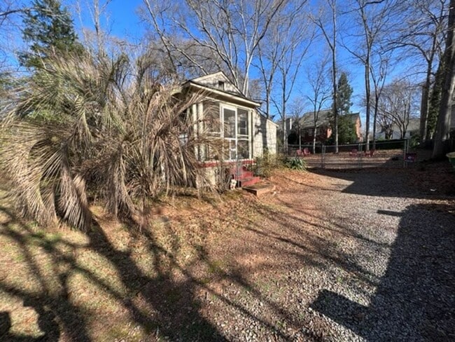 Photo - Charming 2 bed 1 bath house in Five-Points!