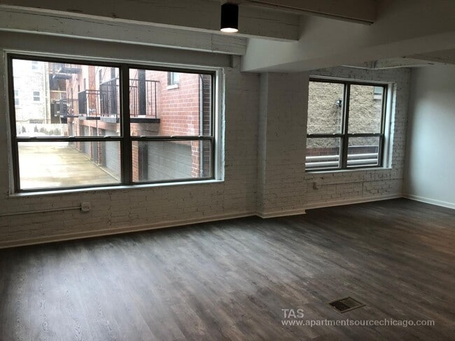 Photo - HUGE DUPLEX DOWN condo-quality 2 Bed/2.5 bath In the heart of Wrigley! Unit 108