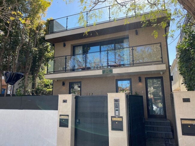 Building Photo - 2415 Ocean Ave Unit 3 Rental