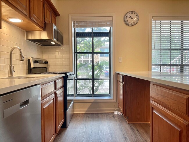 Photo - 1311 Antoine Dr Unidad 191