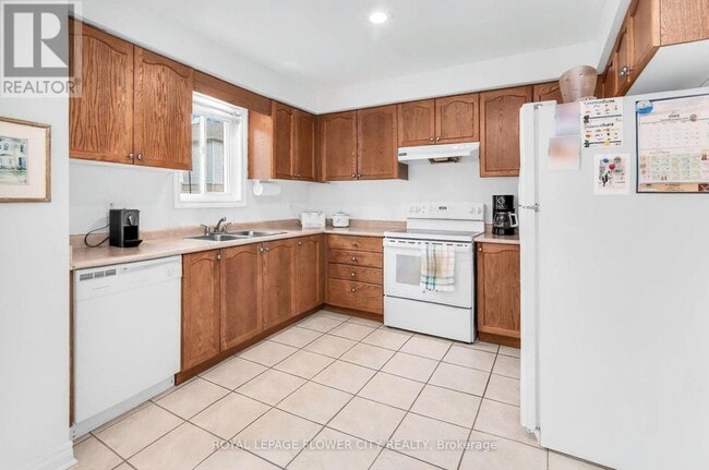 Photo - 15 Ridgemore Crescent
