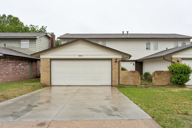 Building Photo - 3 bedroom 2.5 bath - NW Highway and Rockwell