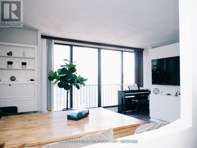 Photo - 33 Harbour Square Unit 3013