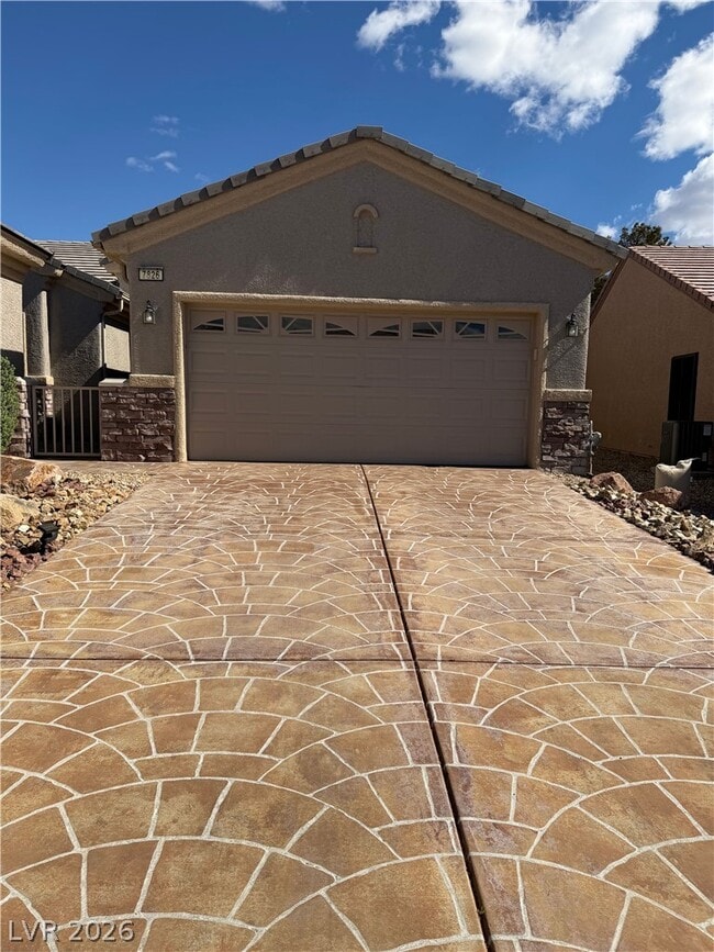 Building Photo - 7826 Lyrebird Dr