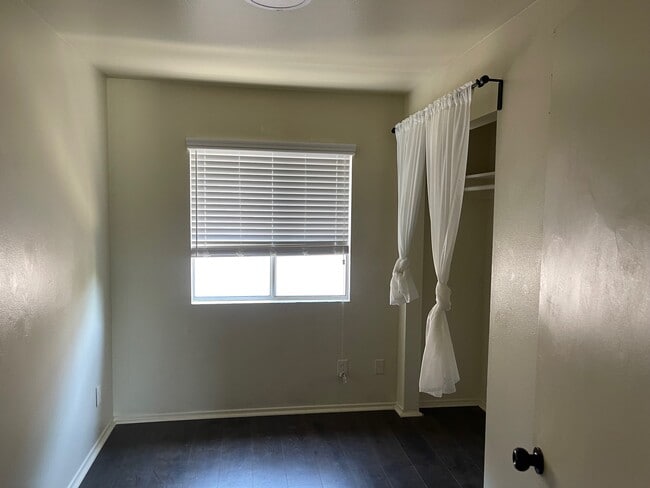 Photo - 5243 Huntington Dr N
