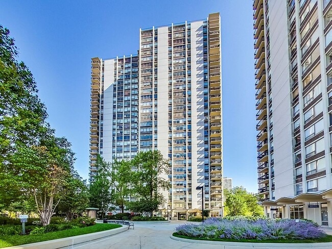 Building Photo - 1360 N Sandburg Ter Unit 1707 Rental