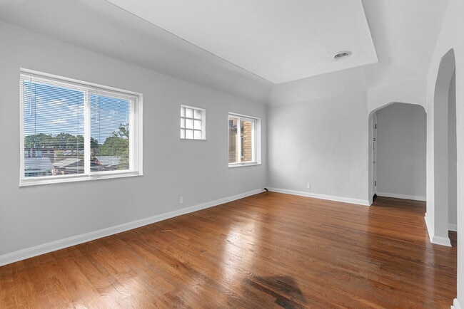 Photo - 6010-20 S Kingshighway LLC