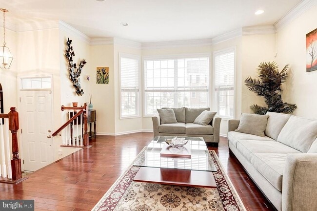 43237 Mitcham Square