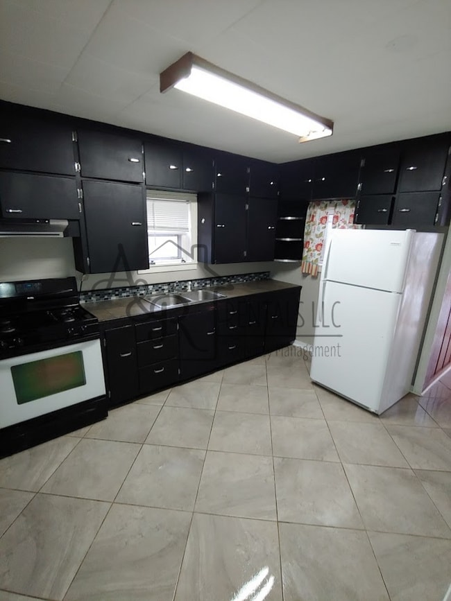 Photo - 767 S 200th St