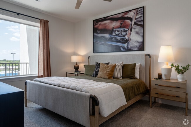1BR, 1BA - 906SF - Bedroom