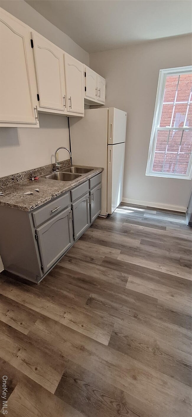 Building Photo - 200 N Hamilton St Rental