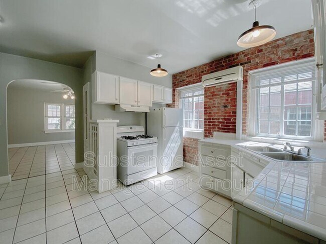 Building Photo - 518 NW 12th St