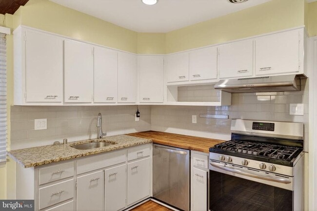 Photo - 5219 Montgomery St