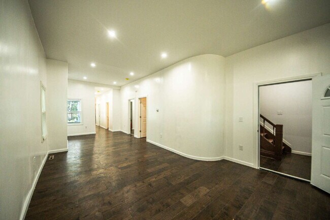 Photo - Multi-unit Building Unit #1 Lower