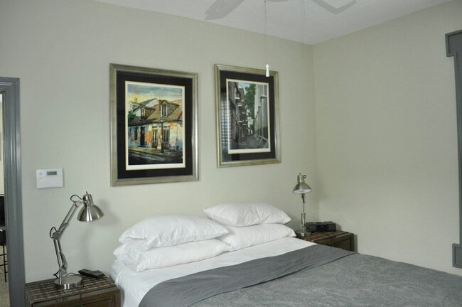 925 Dolhonde St Unidad Camellia Patio