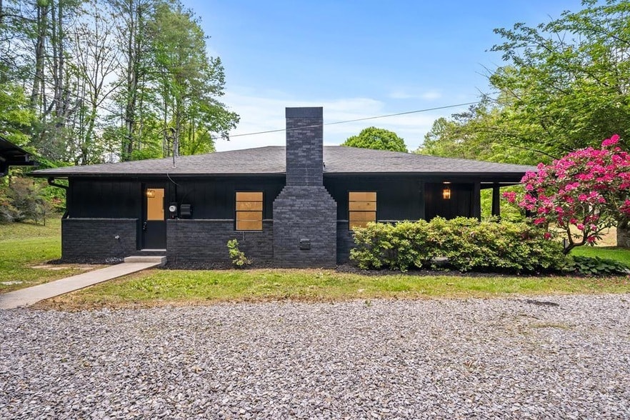 Photo - 514 Ash Loop Rd