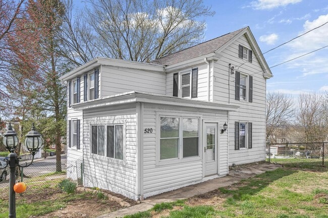 Building Photo - 520 Lincoln Ave