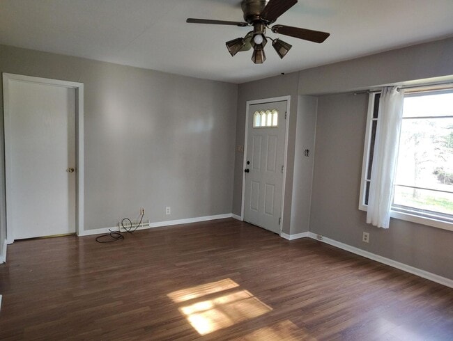 Photo - Single Family 4 Bed/2 Bath House for Rent!!