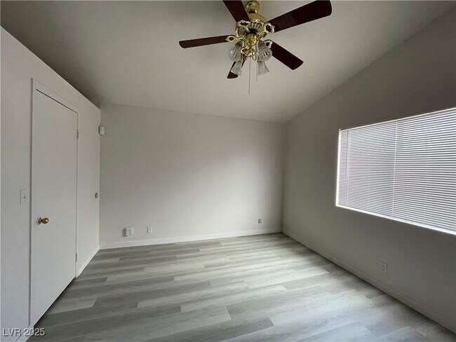 Photo - 8476 W Gilmore Ave