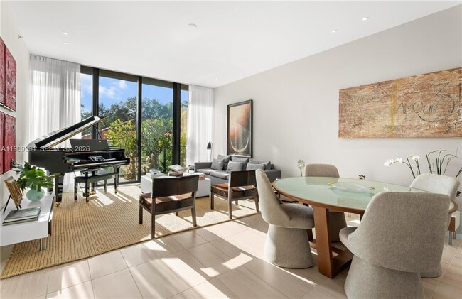 Building Photo - 3156 SW 27th Ave Unit 202