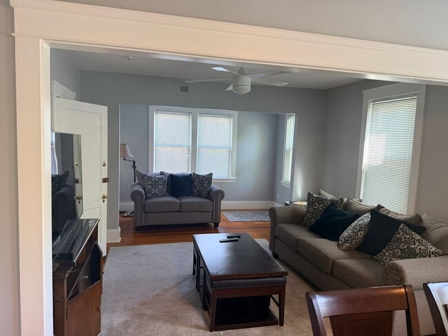 Building Photo - River Ave Unit 1