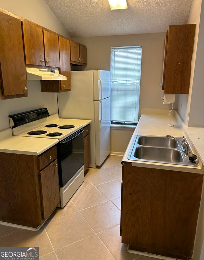 Photo - 406 Admiral's Walk Dr