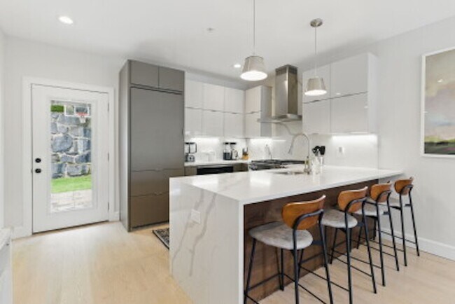 Building Photo - 54 Robey St Rental