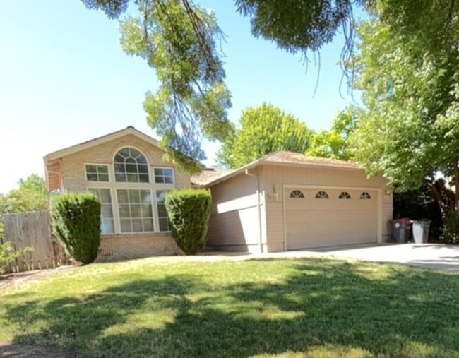 3 Bedroom 2 bath house coming available! - 3 Bedroom 2 bath house coming available!