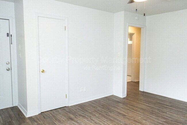 Photo - 2027 Lee St