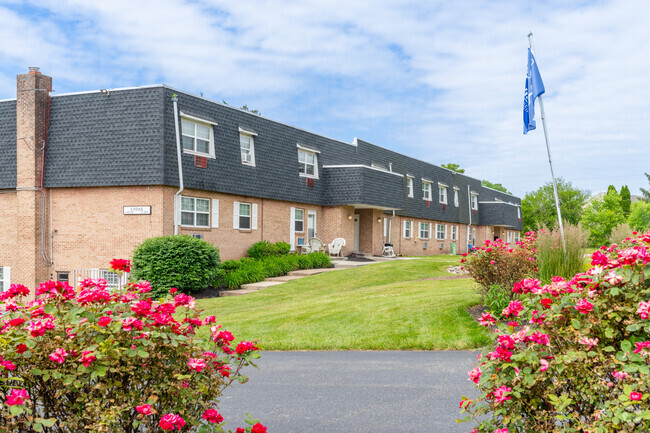 Building Photo - Amity Garden Rental