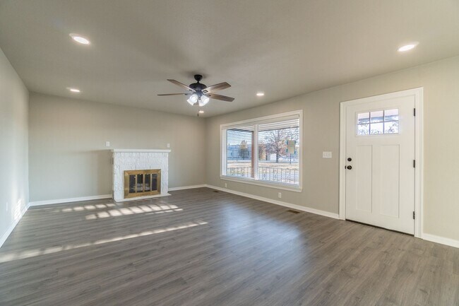 Photo - * Move-In Special * Beautiful Newly Remode...