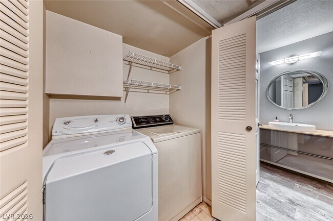 Photo - 2251 Wigwam Pkwy Unidad 1921
