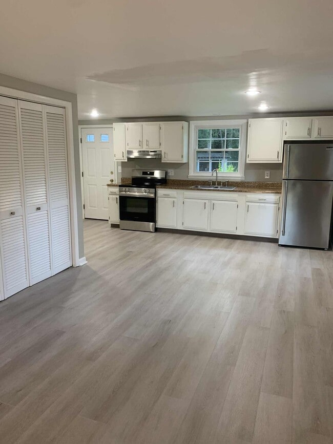 7 Gilmore Ter Unit 2 Bedrooms, 1 Bath