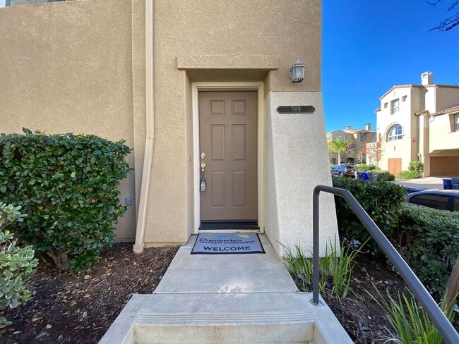 Building Photo - 3 Bedroom Townhome in gated Corte Bella community!!