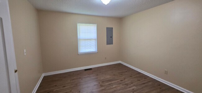 Photo - READY TO MOVE IN! 3 BEDS/2 BATHS!