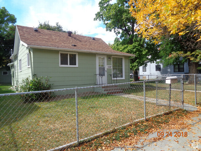 Building Photo - 2 Bed House with Large 1 Car Garage