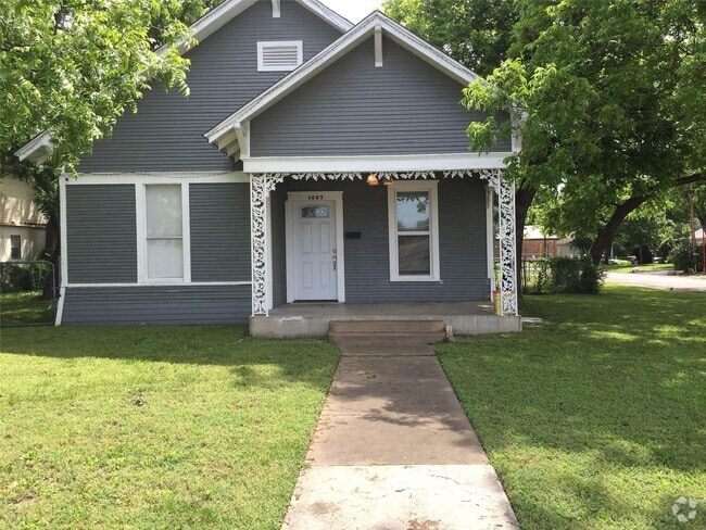 Building Photo - Charming 3 Bedroom, 2 Bath House in Cleburne