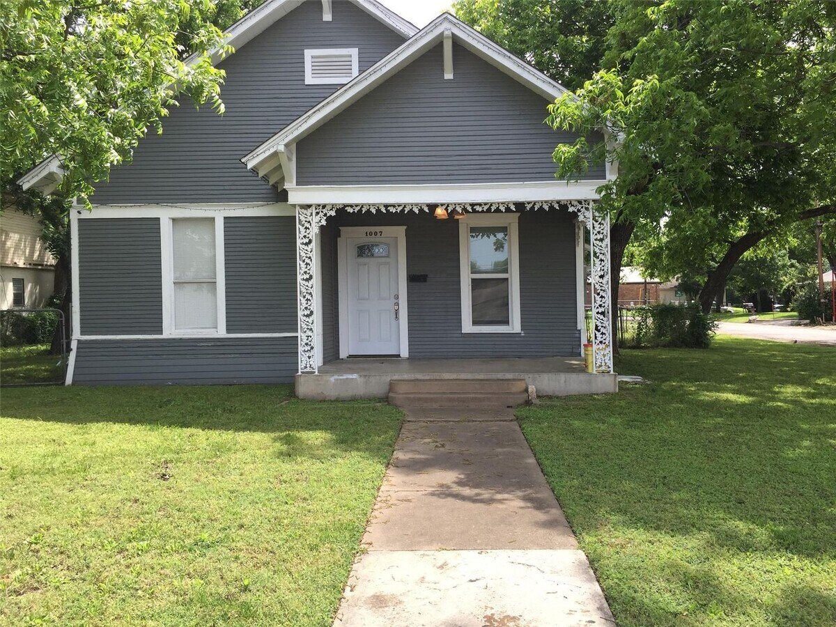 Charming 3 Bedroom, 2 Bath House in Cleburne - Charming 3 Bedroom, 2 Bath House in Cleburne