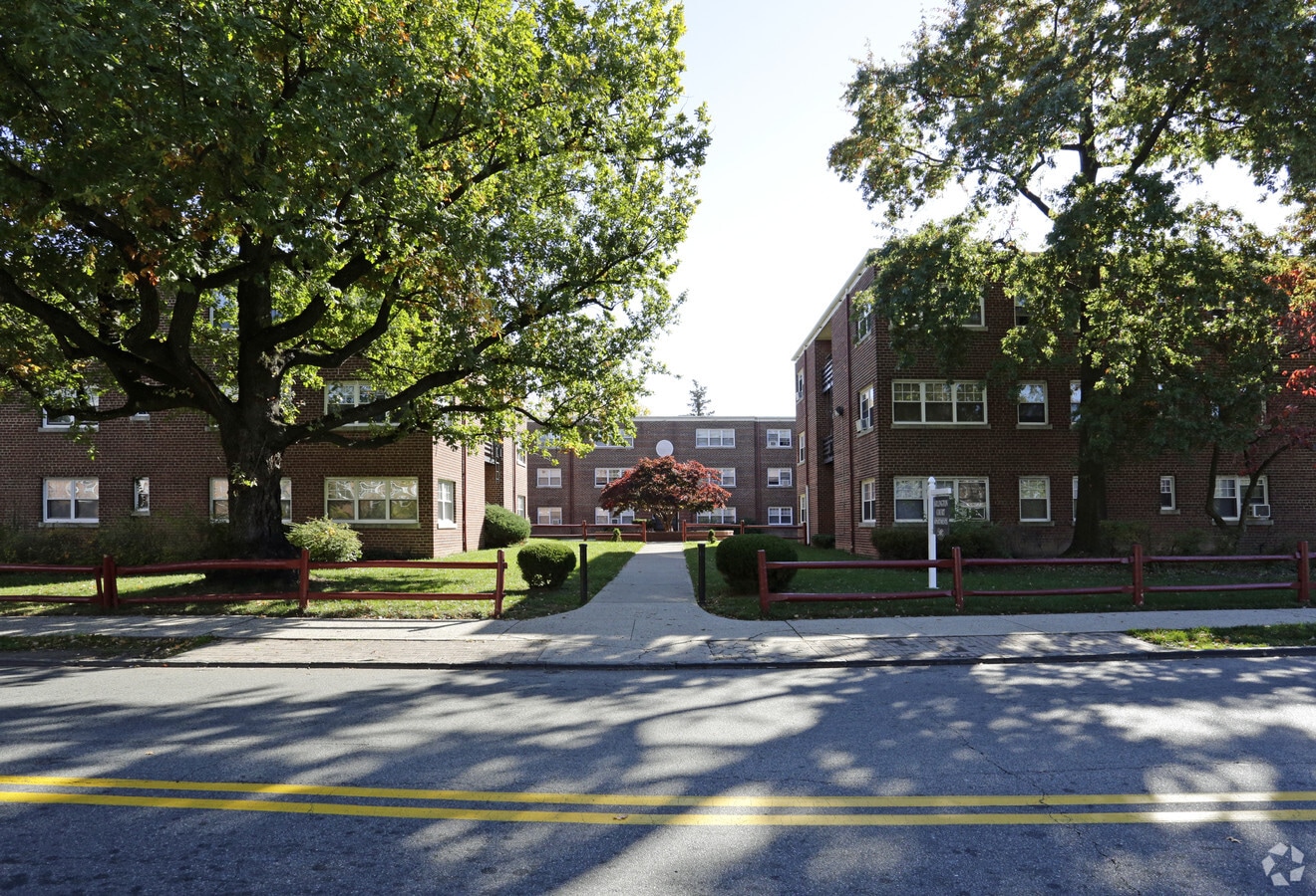 Arlington Court Apartments - Arlington Court Apartments