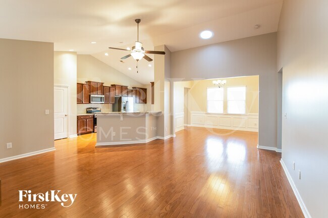647 Redbud Ln