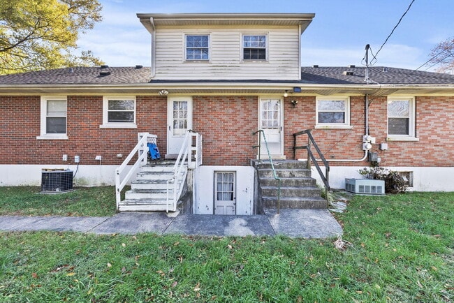 Photo - 129 Greenbriar Rd