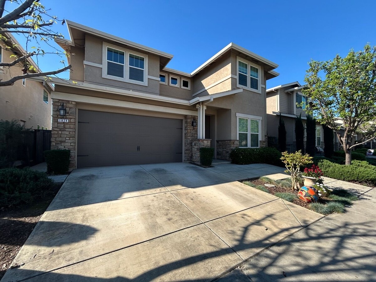 Photo - Welcome to Fiore Estates