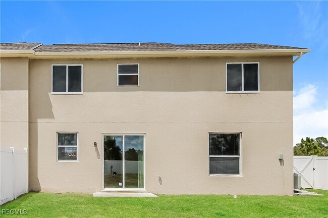 Building Photo - 966 Ainsworth St W