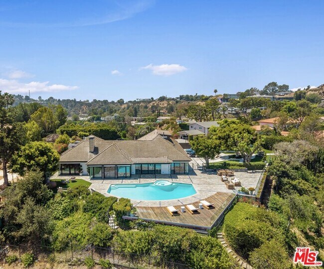 8416 Skyline Dr
