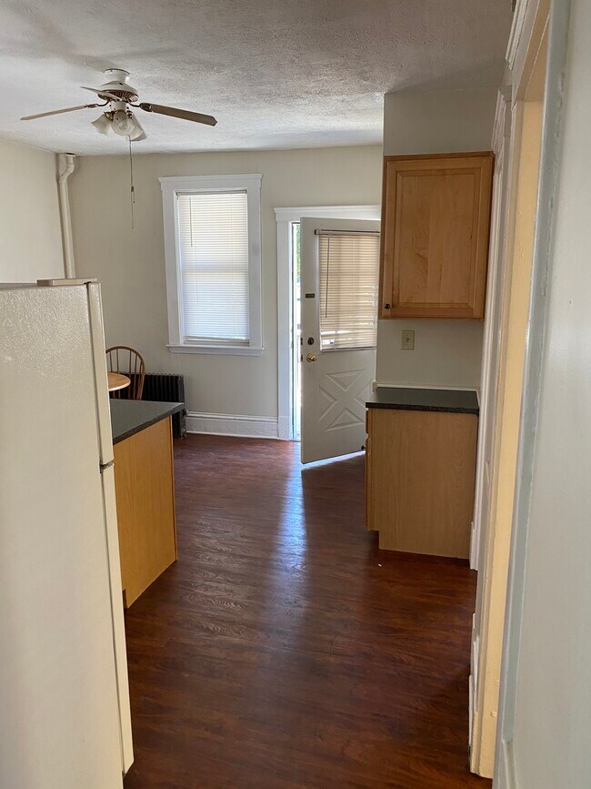 Building Photo - 2024 Murray Hill Rd Unit CWRU STUDENTS 1 bedroom